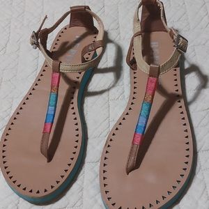 Report Sandal